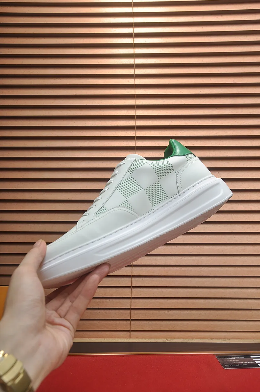 Men's men's shoes 💰640💶Original development, quality shipping, welcome to compare - LV sneaker series sports shoes introduce the loose silhouette of the ready-to-wear series into the spring and summer men's wear shows and make an eye-catching appearance. The cow leather upper is combined with rough fabric laces, and colorful beading highlights the brand's classic elements. LV letters mark the tongue and Monogram floral outsole. Mixed materials Made of top-grain cowhide, thick shoelace design, large Monogram print on the side, mesh lining and cotton feet, the comfort is as extreme as ever, premium heritage, quality first, worth owning! Size: Men’s 38-45 (45 is custom-made and cannot be returned or exchanged)